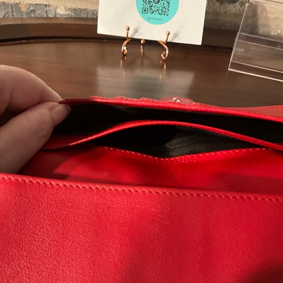 AUTHENTIC GUCCI RED LEATHER CONTINENTAL WALLET - Picture 13 of 15